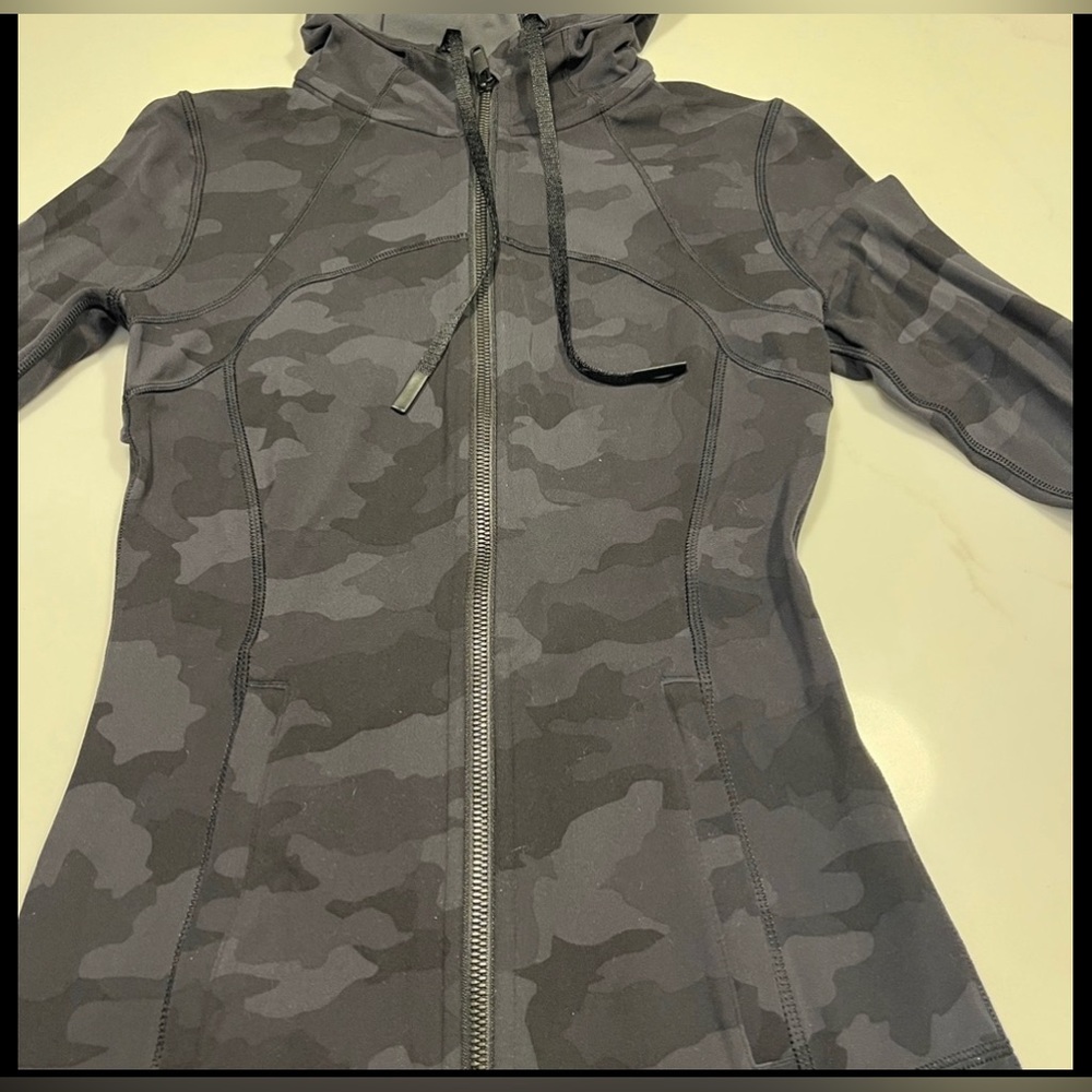 Lululemon Define Nulu Jacket. Black Camo Size 4 ** Li… Gem
